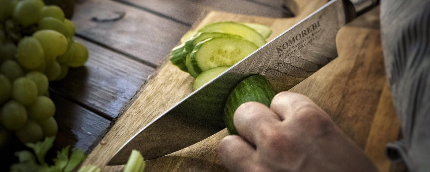 Japanske kokkeknive fra Komorebi. Find den skarpest knive her med 67 lag damask VG10 rustfri stål