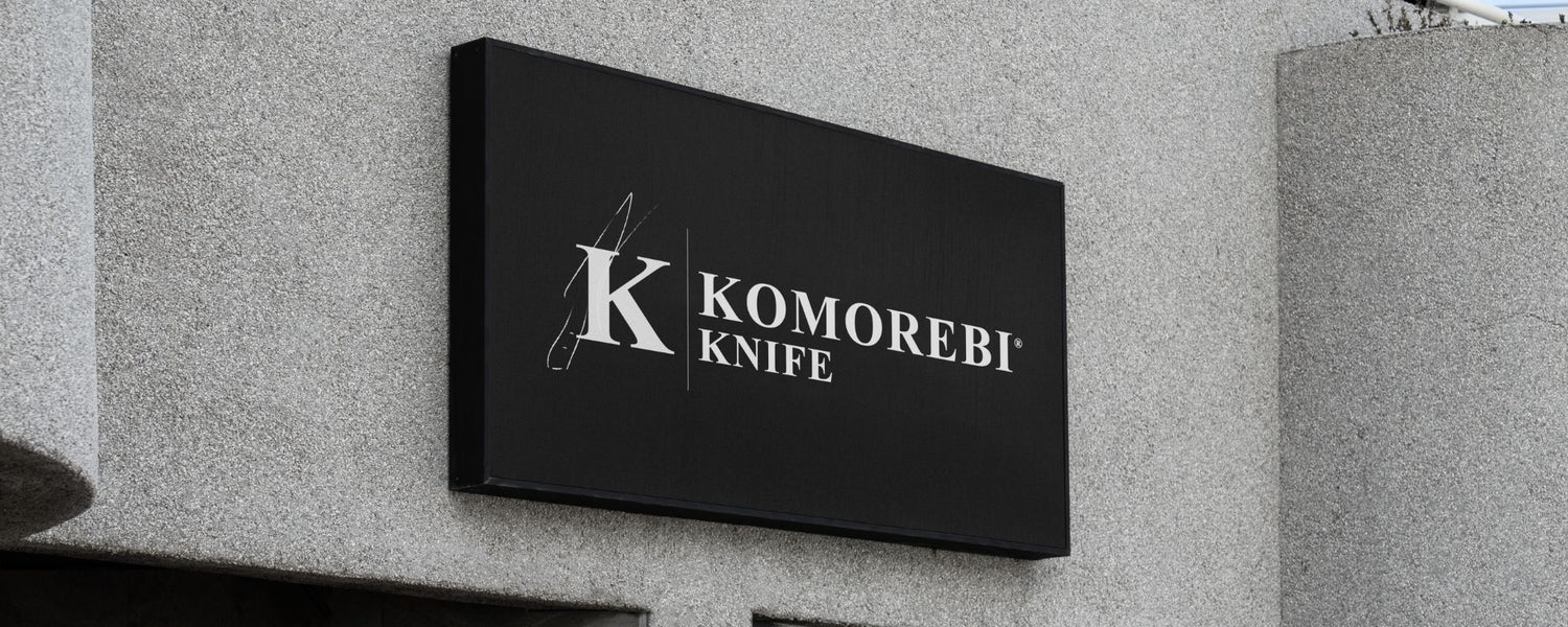komorebi sort kontorskilt med hvid logo