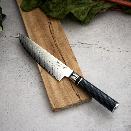 Bedst i test japansk kokkekniv fra Komorebi