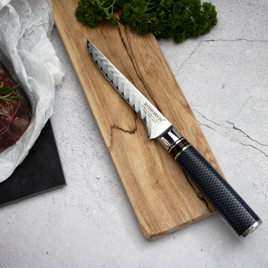 Udbenerkniven fra Komorebi giver dig, med sine 67 lag stål, en unik præcision og skarphed.